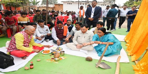 उद्योग मंत्री लखन लाल देवांगन ने दर्री क्षेत्र के 5 शासकीय स्कूलों को नवीन भवन की दी सौगात