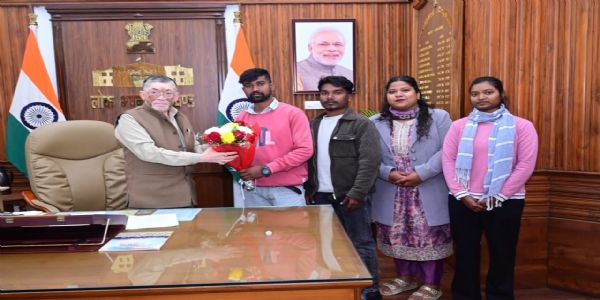 आदिवासी छात्र संघ के प्रतिनिधिमंडल ने राज्यपाल से की मुलाकात, छात्रों की समस्याओं से कराया अवगत