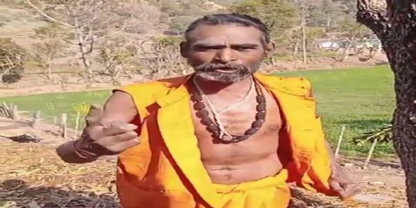 साधु की दाढ़ी-जटाएं काटने का आरोप, दोनों पक्षों ने दर्ज करवाई एफ आई आर 