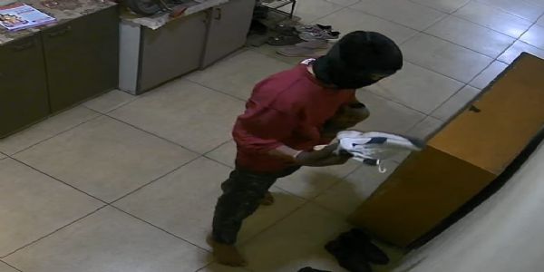 रामगढ़ में पंचवटी अपार्टमेंट के तीन फ्लैटों का ताला तोड़कर लाखों की चोरी, पुलिस जांच में जुटी