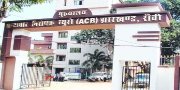 क्लिनिक पर एसीबी का छापा, कई दस्तावेज जब्त