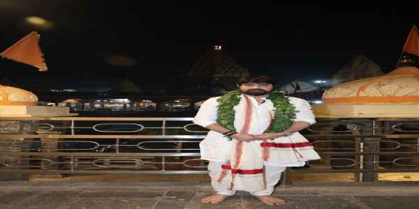 दक्षिण भारत के प्रसिद्ध अभिनेताओं एम. श्रीकांत एवं भूपाल राजू ने किए बाबा महाकाल के दर्शन