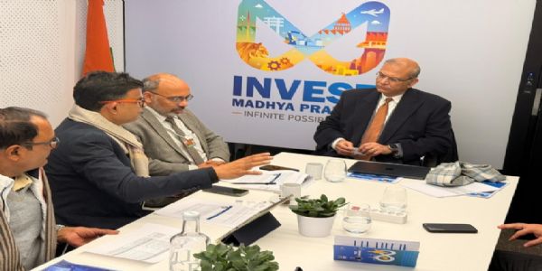 दावोस में मध्यप्रदेश के अधिकारियों ने एवरस्टोन समूह से निवेश संबंधी चर्चा की