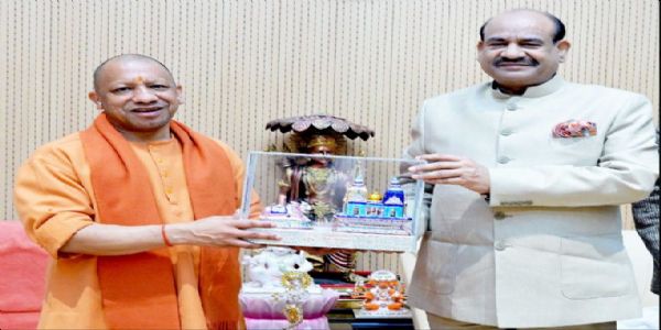 लोकसभा अध्यक्ष ओम बिरला के साथ मुख्यमंत्री योगी