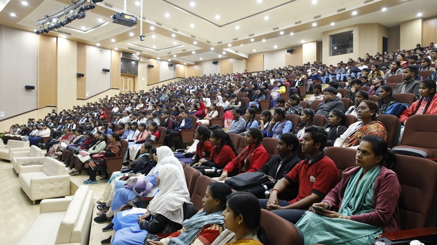 भोपाल के ग्लोबल स्किल पार्क का आई एफ एस अधिकारियों और विद्यार्थियों ने भी किया भ्रमण