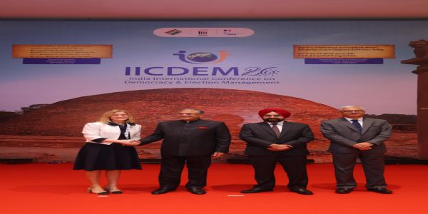 चुनाव आयोग स्वागत करते