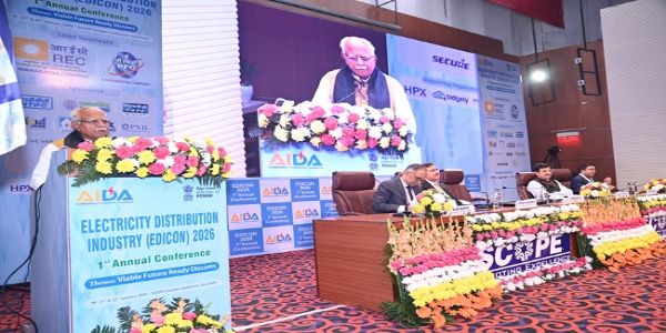 कार्यक्रम को संबोधित करते हुए केंद्रीय विद्युत मंत्री मनोहर लाल