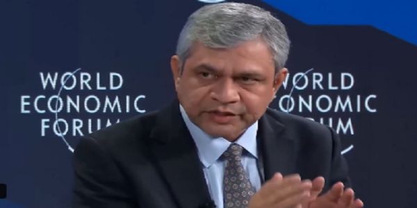 दावोस में डब्‍ल्‍यूईएफ 2026 की वार्षिक बैठक में चर्चा के दौरान अश्विनी वैष्णव