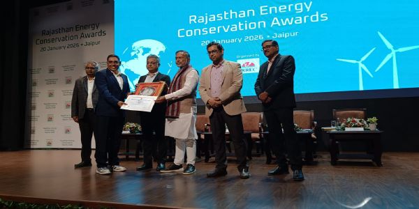 राजस्थान के अलवर रेलवे स्टेशन को प्रथम तथा जयपुर रेलवे स्टेशन को द्वितीय पुरस्कार