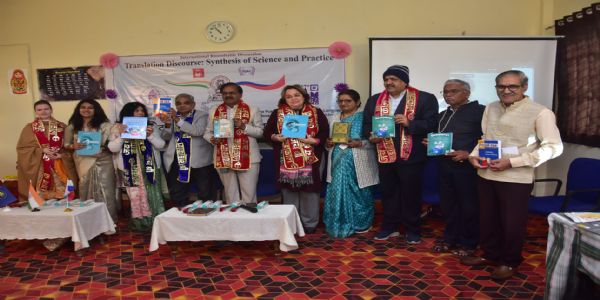 रूसी छात्राओं के शुद्ध हिंदी काव्य-पाठ से गूंजी महाकाल की नगरी , अंतरराष्ट्रीय संगोष्ठी में तालियों की गड़गड़ाहट