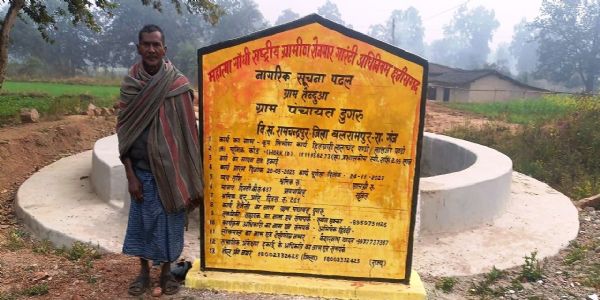 बलरामपुर में मनरेगा से बदली तस्वीर: कूप निर्माण ने लालचंद को बनाया आत्मनिर्भर किसान