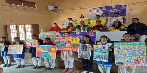 म्युनिसिपल कालेज में सड़क सुरक्षा प्रतियोगिता में विद्यार्थियों ने दिखाया हुनर, हुए पुरस्कृत