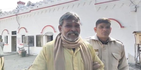 बरेली में बुजुर्ग ने की एसएसपी आफिस के बाहर आत्मदाह की कोशिश, इंस्पेक्टर समेत दो लोगों पर लगाया उत्पीड़न का आरोप