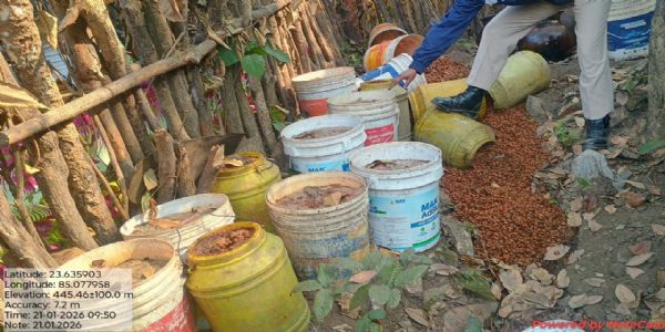 उत्पाद विभाग की छापेमारी में अवैध शराब भट्ठी ध्वस्त