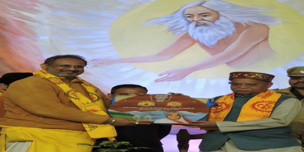 महामहिम राज्यपाल का स्वागत करते डॉक्टर चिन्मय पंड्या