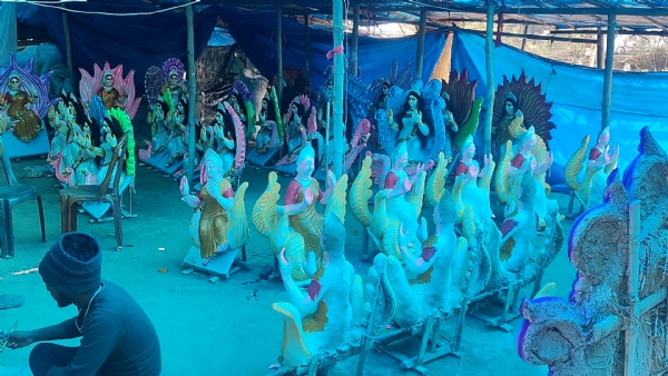 सरस्वती मां की मूर्ति सरस्वती मां की मूर्ति