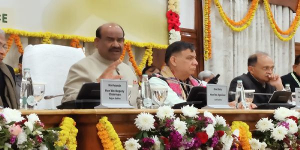 सम्मेलन में लोकसभा अध्यक्ष ओम बिरला व अन्य अतिथि