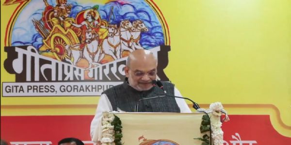 गृह मंत्री अमित शाह ऋषिकेश में गीता प्रेस की ओर से आयोजित कार्यक्रम को संबोधित करते।