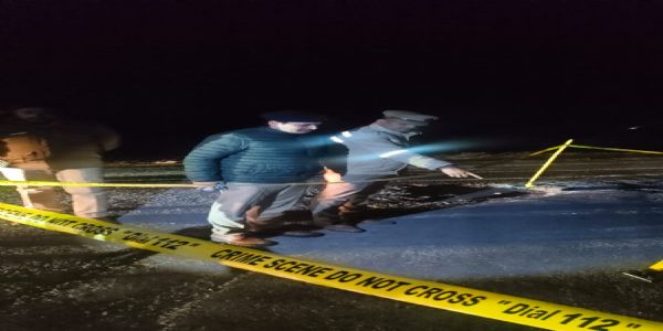 उप्र में पुलिस मुठभेड़ : सोनभद्र में गौ तस्करों ने सिपाही पर पिकअप चढ़ाई और फायरिंग की, जवाबी गाेली में दो पशु तस्कर घायल