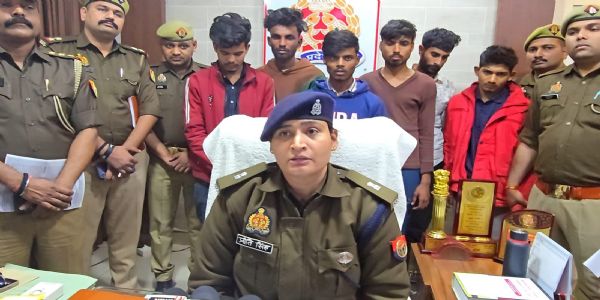 किशोर समेत आठ बाइक चोर गिरफ्तार, 11 बाइक, तमंचा कारतूस सहित आपे बरामद