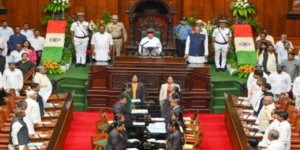 कर्नाटक विधानसभा में सरकार का अभिभाषण पढ़े बिना सदन से बाहर निकले राज्यपाल, राजनीति गरमाई
