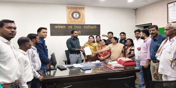 चूहे का पिंजरा लेकर कांग्रेस ने सौंपा ज्ञापन, व्यवस्था नहीं सुधरी तो आंदोलन की चेतावनी