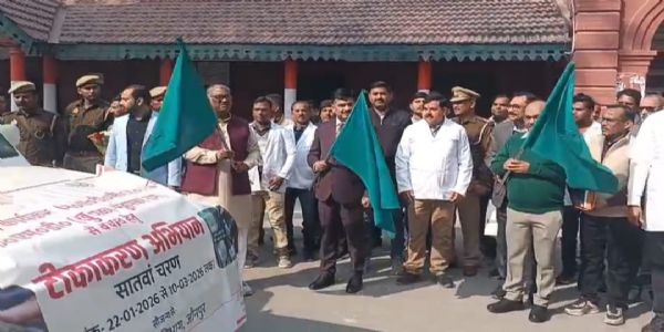 राष्ट्रीय रोग नियंत्रण कार्यक्रम : जाैनपुर में खेल मंत्री ने टीकाकरण की वैन को दिखायी हरी झंडी