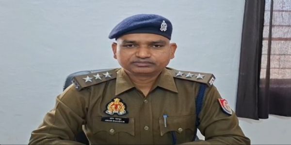 अंबेडकर प्रतिमा से छेड़छाड़, पुलिस ने संभाला मोर्चा, नई मूर्ति स्थापना की तैयारी