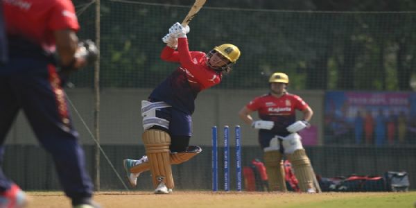 लगातार जीत के साथ प्लेऑफ में पहुंची आरसीबी, स्मृति मंधाना बोलीं- “हर मैच में जीत का रास्ता निकाला”