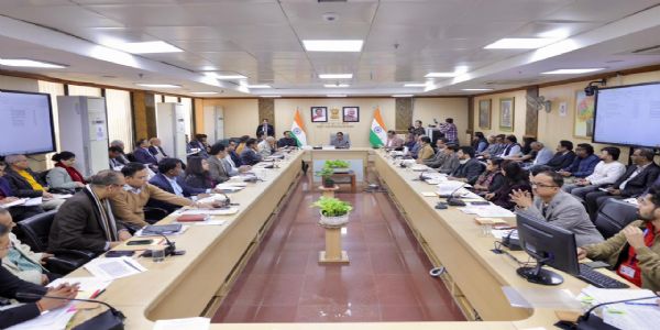 मुख्यमंत्री ने की समीक्षा बैठक, बड़े प्रोजेक्ट्स पर सीधी निगरानी के निर्देश