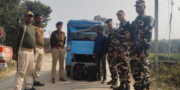 पत्थरदेवा में 15 किलो गांजा के साथ ऑटो पर सवार तस्कर गिरफ्तार