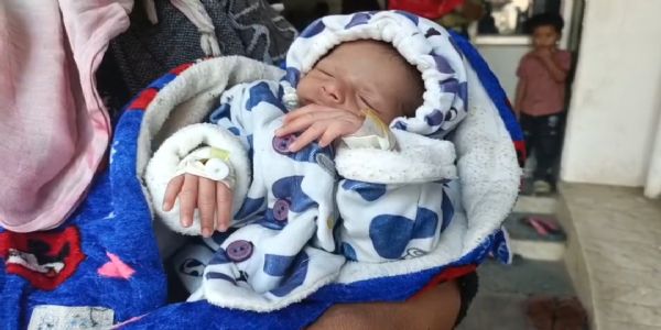 जाको राखें साईंया: बंदर ने मां की गोद से 20 दिन की बच्ची को कुएं में फेंका, नर्स की सूझबूझ से बची मासूम की जान