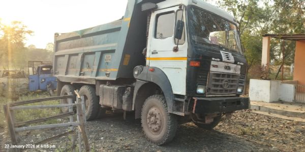 अवैध रेत उत्खनन व परिवहन पर बड़ी कार्रवाई, दो हाईवा वाहन जप्त