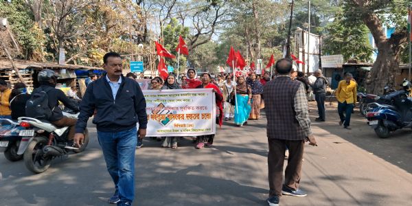 एसआईआर हियरिंग प्रक्रिया के दौरान व्याप्त अव्यवस्था को लेकर माकपा का प्रर्दशन