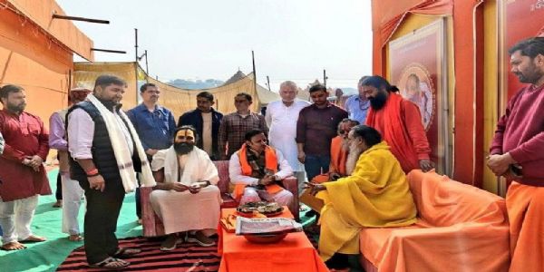 मप्र के उप मुख्यमंत्री शुक्ल ने प्रयागराज में त्रिवेणी संगम में स्नान कर किया पूजन