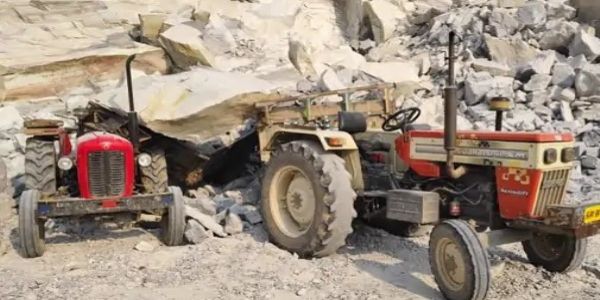 जयपुर में पत्थर की खदान ढही, ट्रैक्टर-ट्रॉली दबने से चालक घायल