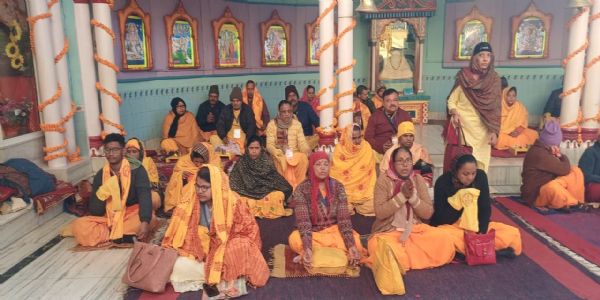 बसंत पंचमी की पूर्व संध्या पर हुआ सामूहिक गायत्री मंत्र जप