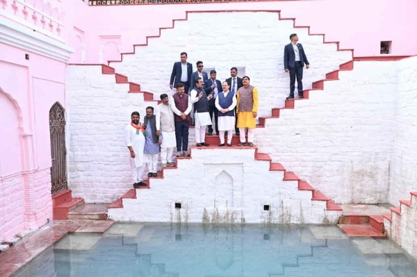 मुख्यमंत्री डॉ. मोहन यादव और केंद्रीय मंत्री जगत प्रकाश नड्डा ने जबलपुर के ऐतिहासिक जल मंदिर का भ्रमण कर अवलोकन किया