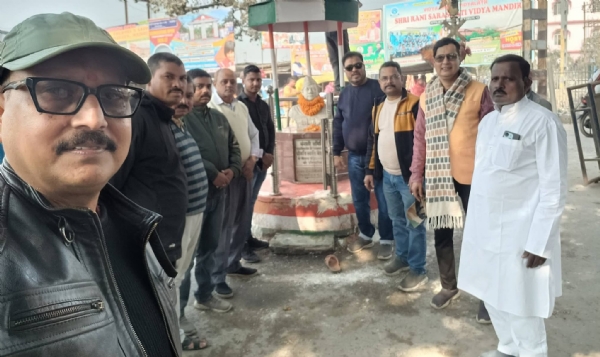 अररिया फोटो:नेताजी सुभाष चंद्र बोस की जयंती पर मौजूद लोग