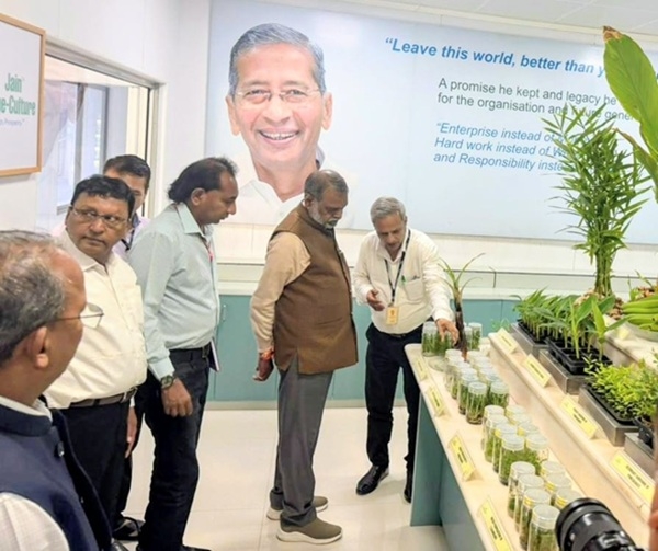 मंत्री नारायण सिंह कुशवाह ने महाराष्ट्र के जलगांव में उन्नत उद्यानिकी और सिंचाई परियोजनाओं का किया निरीक्षण