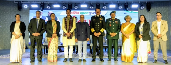 नौसेना प्रमुख और रक्षा राज्य मंत्री