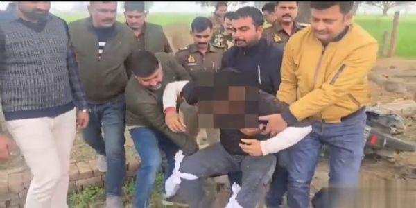 मुठभेड़ में गोली लगने से घायल दिल्ली का इनामी अभियुक्त गिरफ्तार, दो अधिकारियों के बुलेट प्रूफ जाकेट में भी लगी गोली