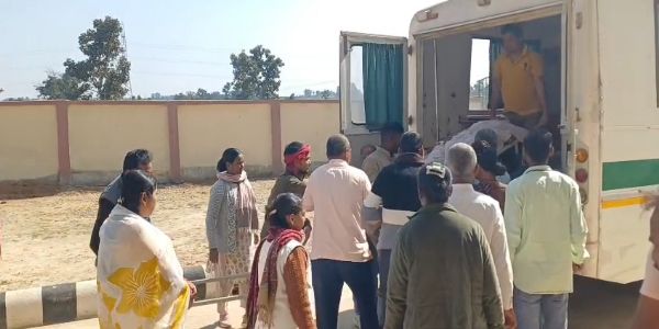 मालगाड़ी की चपेट में आने से महिला घायल, बच्चे की मौत