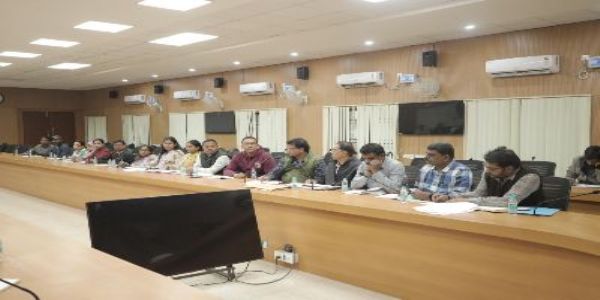 पीएम सूर्यघर मुफ्त बिजली योजना के प्रभावी क्रियान्वयन के लिए कलेक्टर ने की समीक्षा