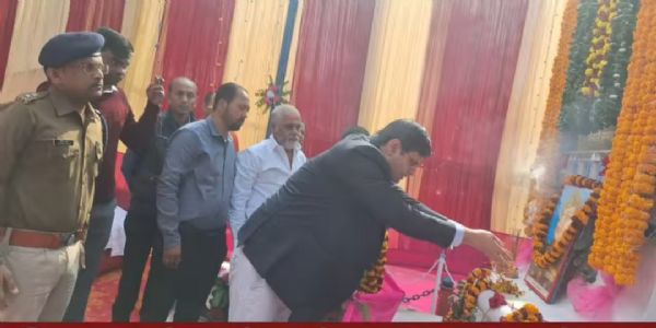 आजाद हिंद फौज के संस्थापक नेताजी सुभाष चंद्र बोस की जयंती पर श्रद्धांजलि