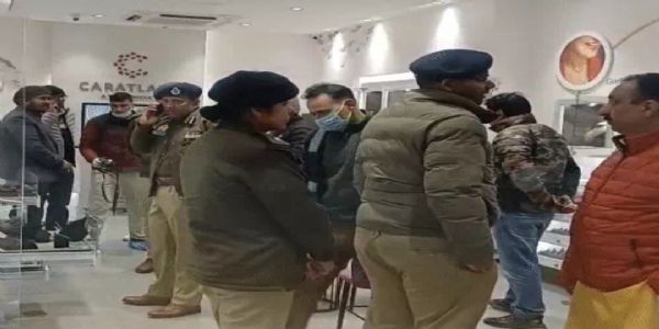 सहारनपुर में डायमंड ज्वैलरी शोरूम में कराेड़ाें की चोरी