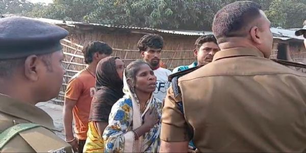 अतिक्रमण हटाने पहुंची पुलिस का ग्रामीणों ने किया विरोध