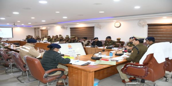 अपराधियों के विरुद्ध हिस्ट्रीशीटर और गैंगस्टर की कार्रवाई करें पुलिस : डीआईजी