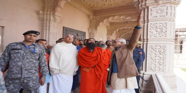 योग गुरु बाबा रामदेव ने श्रीरामलला के किए दर्शन