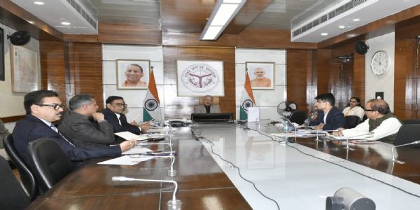 परियोजनाओं के निर्माण में समय-सीमा का कड़ाई से पालन कराया जाए सुनिश्चित : मुख्य सचिव